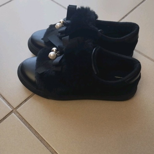 Sneakers used, size 38, black with unique design