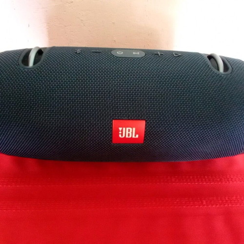 JBL Xtreme 2 portable Bluetooth speaker like new, blue