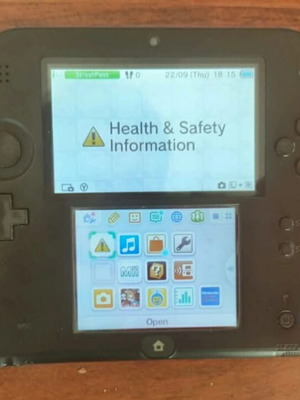 Nintendo 2DS μεταχειρισμένο με στυλό και φορτιστή