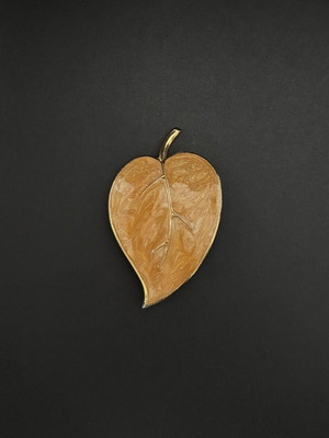 Vintage leaf brooch gold with beige caramel enamel like new