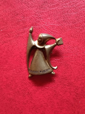 Metal collectible pin 800 jahre Munchen used, anniversary badge
