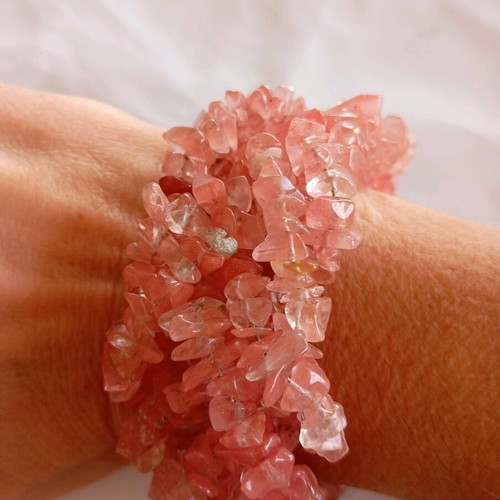 Handmade bracelet new with coral stones, length 19 cm