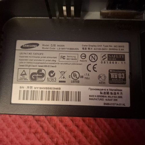 Samsung SyncMaster 943SN 19" LCD monitor used, with cables