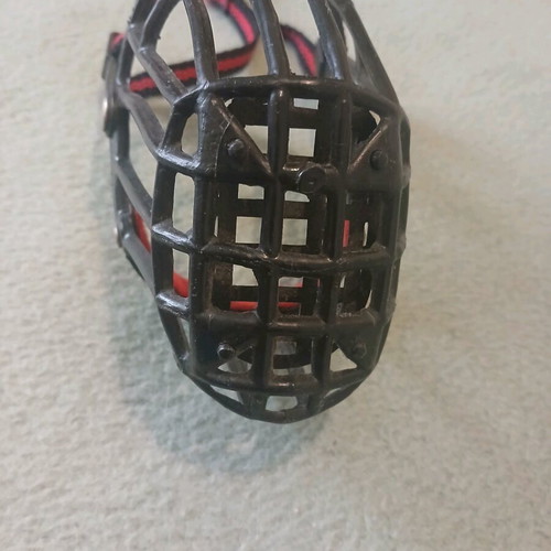 Muzzle XL new with adjustable straps from Pet City