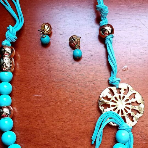 Handmade turquoise and gold necklace and earrings set like new