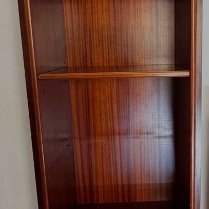 Bookcases like new, set of 2 with shelves and cabinet
