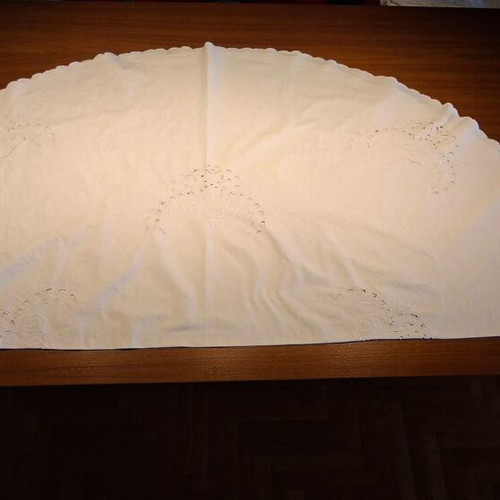 Vintage round tablecloth with white Richelieu cutwork embroidery, 165 cm