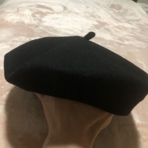 Benetton wool beret French style like new black
