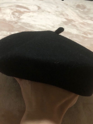 Benetton wool beret French style like new black