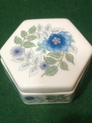 Wedgewood Clementine English Bone China Trinket Box new