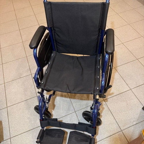 Gemini Blue 24'' 43 cm wheelchair like new with 5-liter oxygen bottle holder