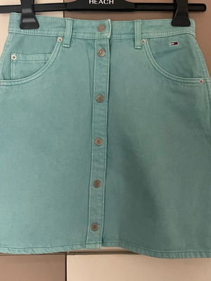 Tommy Jeans φούστα αφόρετη, μέγεθος small, τιρκουάζ