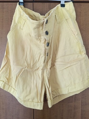 Yellow shorts Only used, size L 40 12 with fabric belt