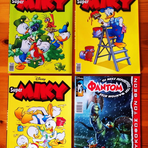 Disney comic collection like new, 242 unread issues