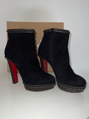 Παπούτσια Christian Louboutin μεταχειρισμένα, νούμερο 38,5, τακούνι 14cm, μαύρα