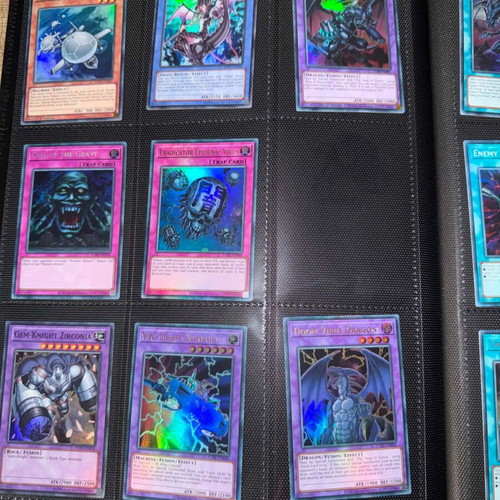 Yu-Gi-Oh! album new with 53 holo cards