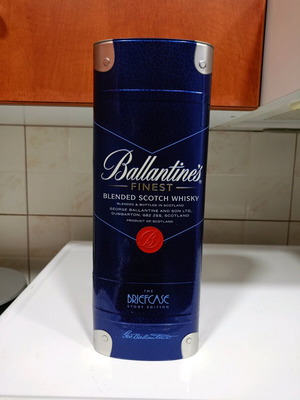 Ballantines whisky box like new, 700 ml