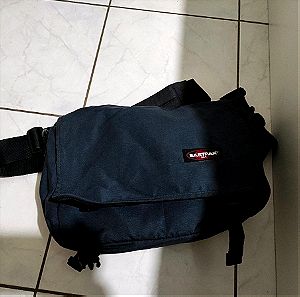 τσάντα ταχυδρόμου eastpak