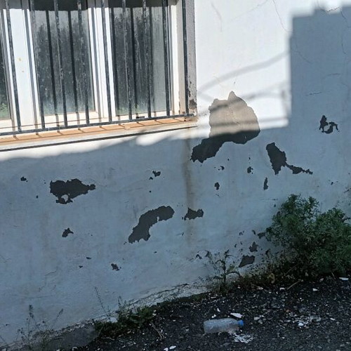 Detached house 120 sqm stone-built with fireplace, ground floor, needs renovation