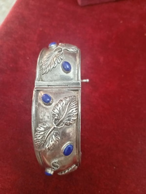 Сребърна гривна с лапис камъни ръчно изработена, като нова