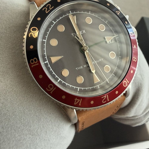 Timex Waterbury Traditional GMT watch new, black dial, brown leather strap