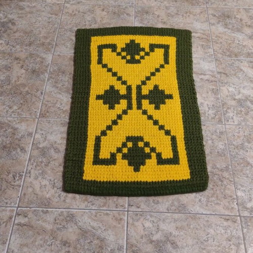Wool knitted rug like new, size 70x42 cm