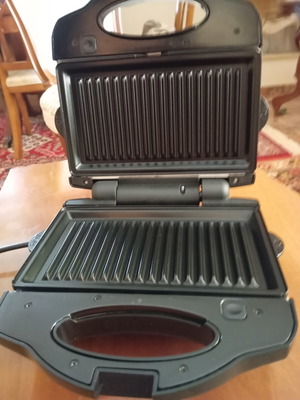 Toaster new, dimensions 22x20 cm with 22x13 cm plates
