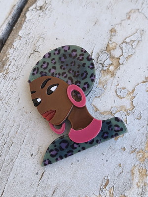 Acrylic brooch woman with leopard turban and pink details