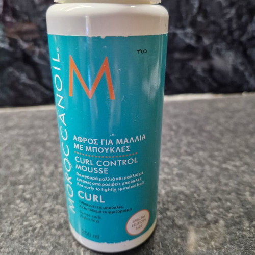 Morrocan oil mousse for very curly hair used