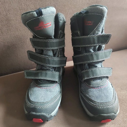 Moorhead kids boots size 34 in excellent condition, waterproof, warm