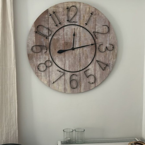Large wooden wall clock 88 cm like new, analog battery operated
