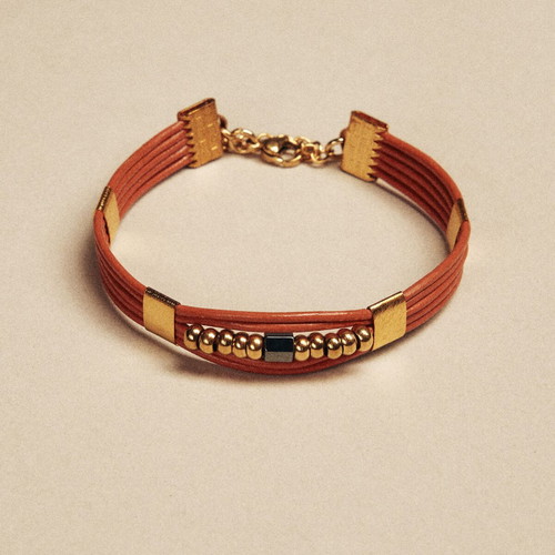 Leather bracelet new with gold elements and anthracite hematite