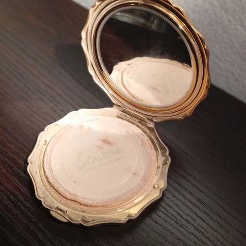 Stratton vintage 1960s make-up like new