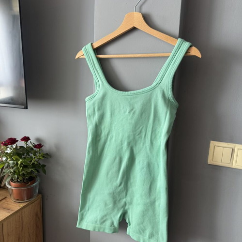 Turquoise sports set XXS like new with bust support