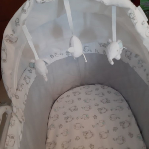 Kikkaboo baby bassinet with vibration, music and lights