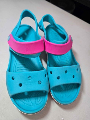 Crocs girls sandals used, turquoise, size J3