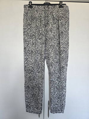 Zebra Print Pants like new, size M, black and white