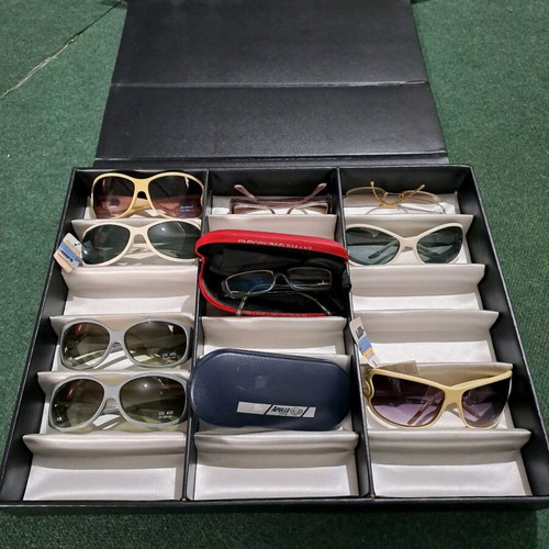 Sunglasses display stand for 18 glasses, like new, black leather