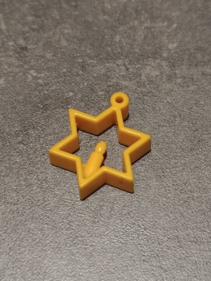Playmobil yellow star candle pendant