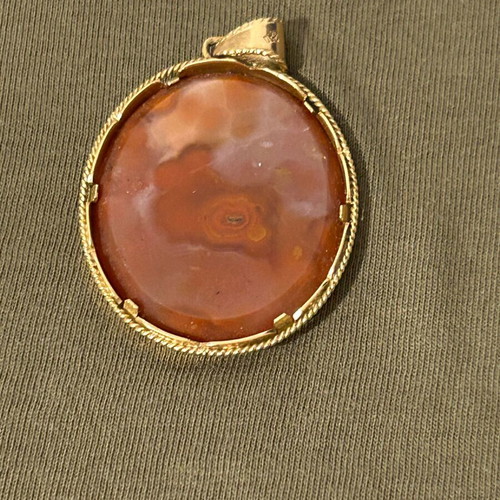 Vintage 18K Gold Intaglio Carnelian Pendant like new, 16g