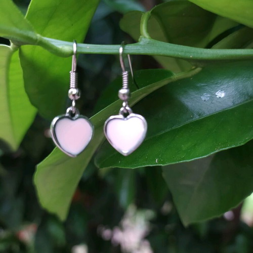 Heart-shaped earrings with soft pink enamel