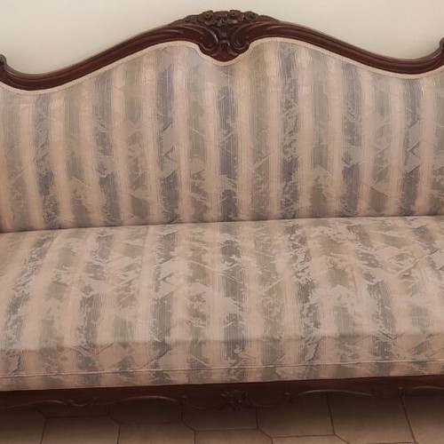 Traditional living room set with coffee table like new
