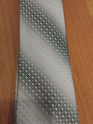 Silk tie like new, gray and pink