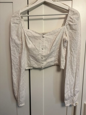 White short blouse with sleeves used, size M