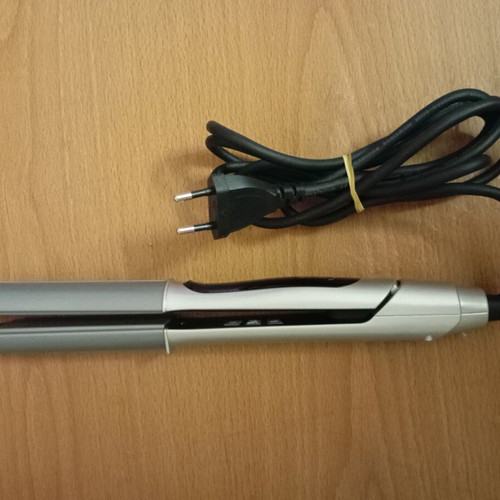 Izzy professional hair straightener