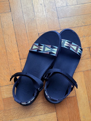 Teva Hurricane XLT3 sandals new, multicolor, size 38
