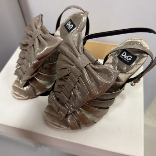 Michael Kors bronze metallic sandals with ruffle bows, size 37