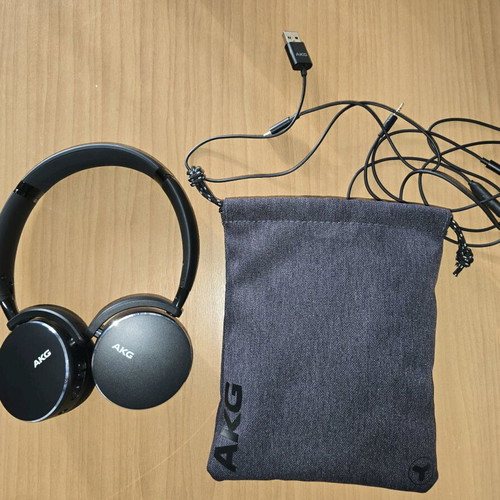 Samsung AKG Y500 Wireless On Ear headphones like new, black