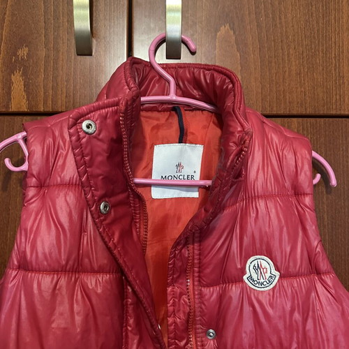 Red sleeveless puffer vest XS