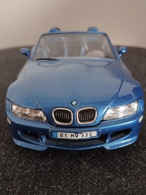 BMW Z3 Burago model car 1/24 scale like new